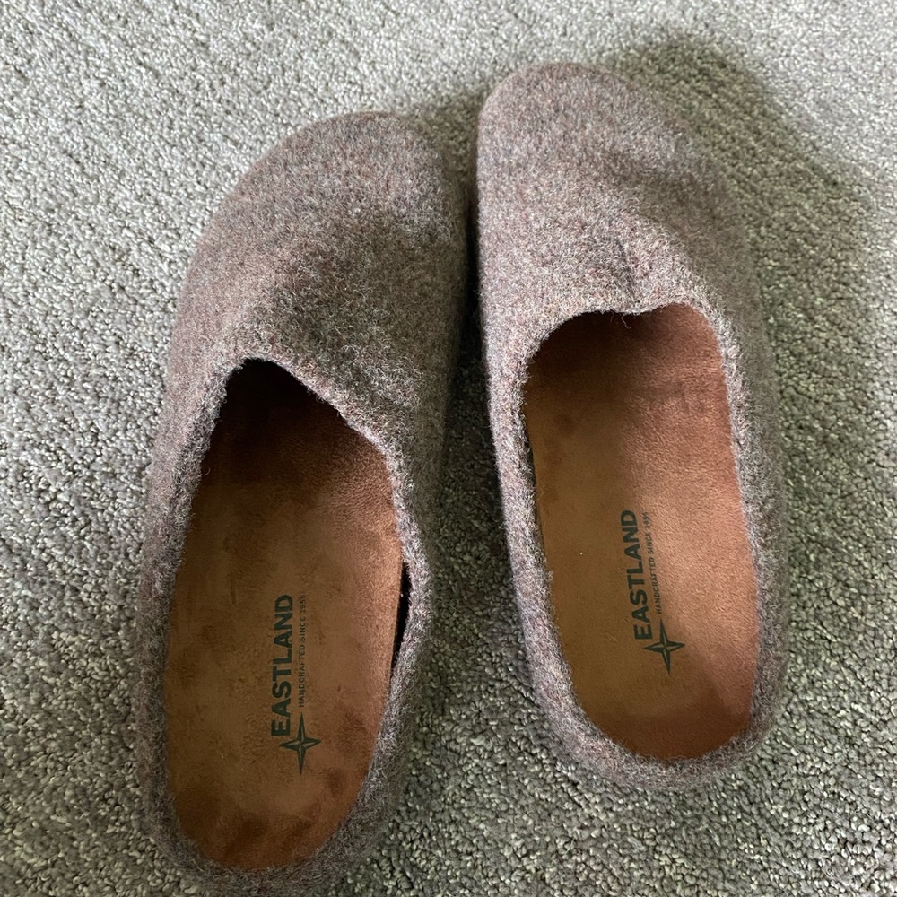 NWOB Eastland slippers